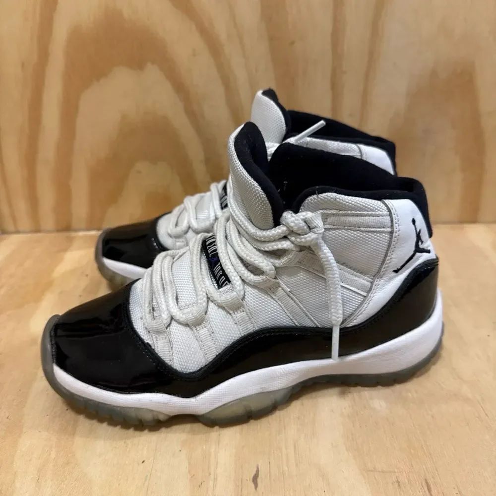 Jordan 11 Retro High Concord Women’s 6, Boy’ 4.5
